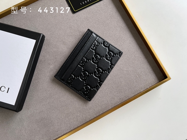 グッチ財布コピー背面デザイン